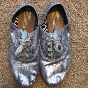 Sequin Metallic Gray TOMS